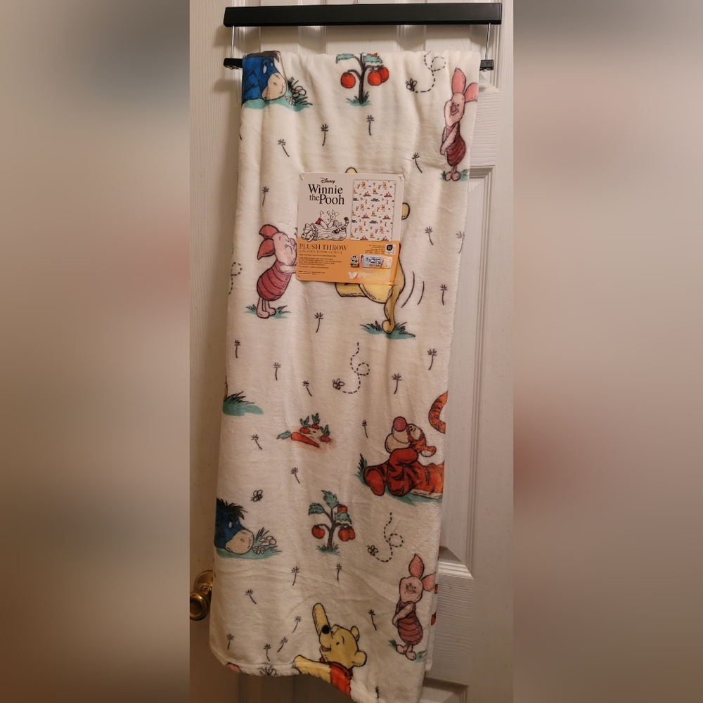 Classic Winnie the Pooh Plush Throw 50 X 70 NEW VIRAL TIK TOK Brand New